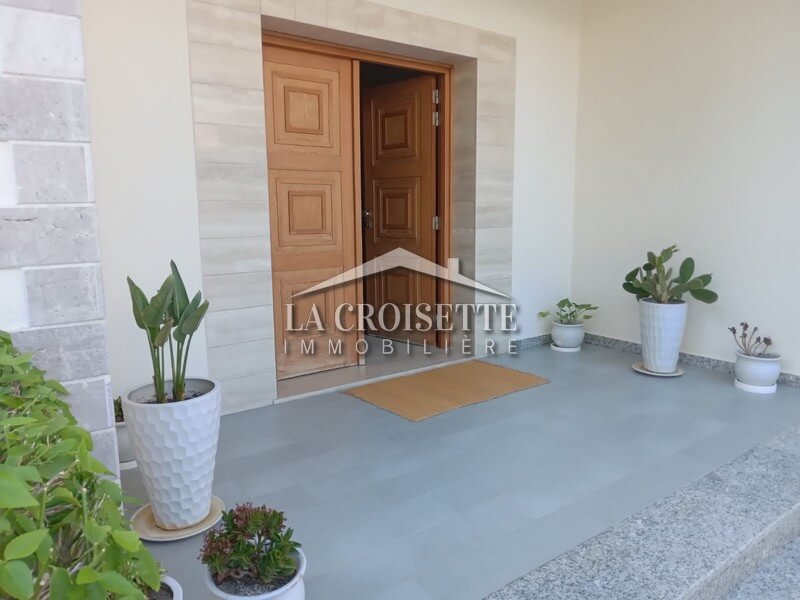 Villa S+4 avec piscine au Lac 2